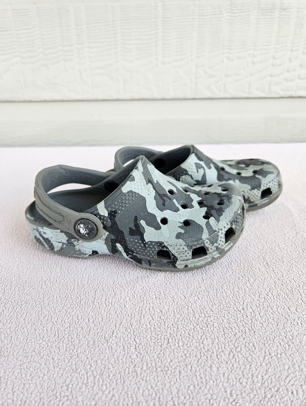 Crocs Classic Camo Clog Toddler SZ 9 Slip-On Grey Water Shoes